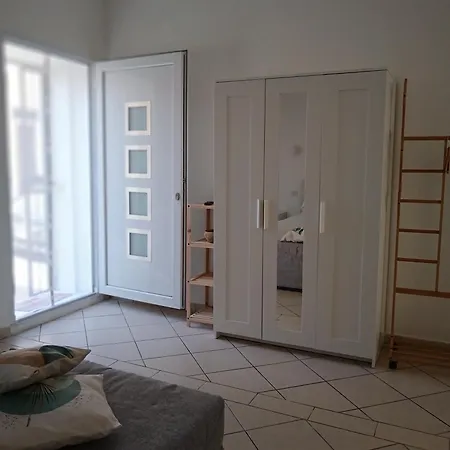 Апартаменти House